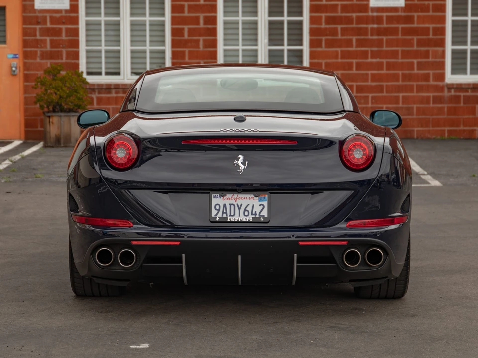 2017 Ferrari California T - Image 8 of 31
