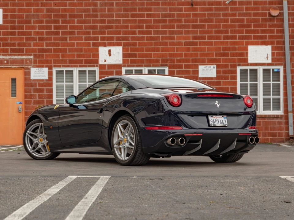 2017 Ferrari California T - Image 6 of 31