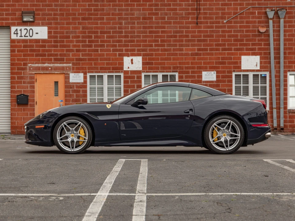 2017 Ferrari California T - Image 4 of 31