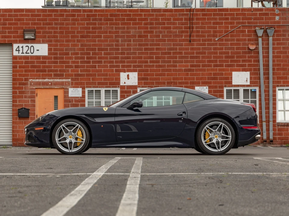 2017 Ferrari California T - Image 5 of 31