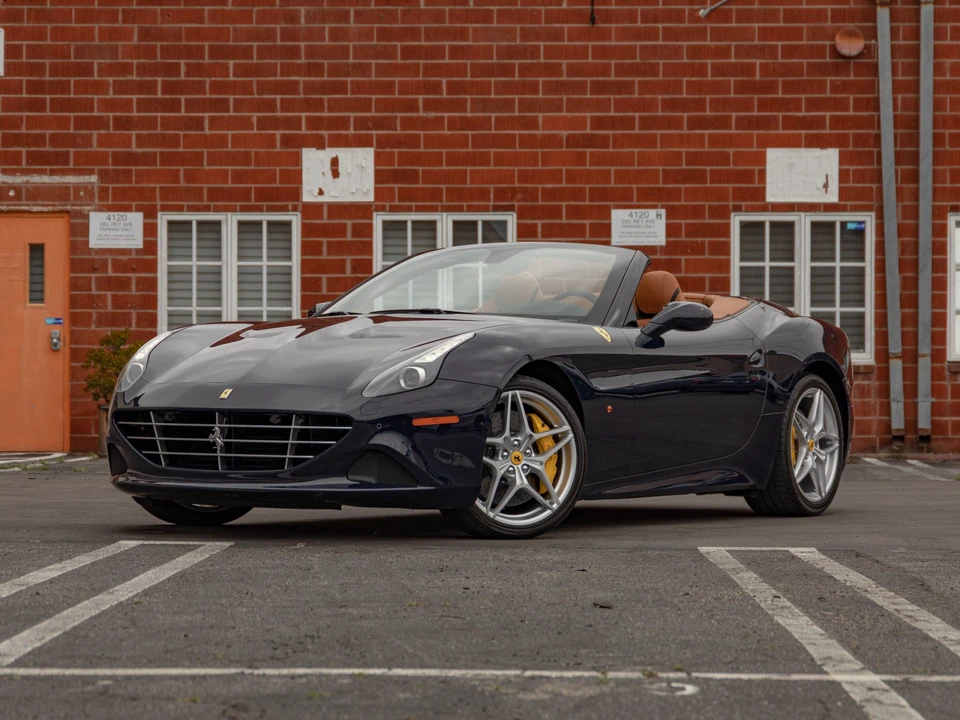 2017 Ferrari California T - Image 16 of 31