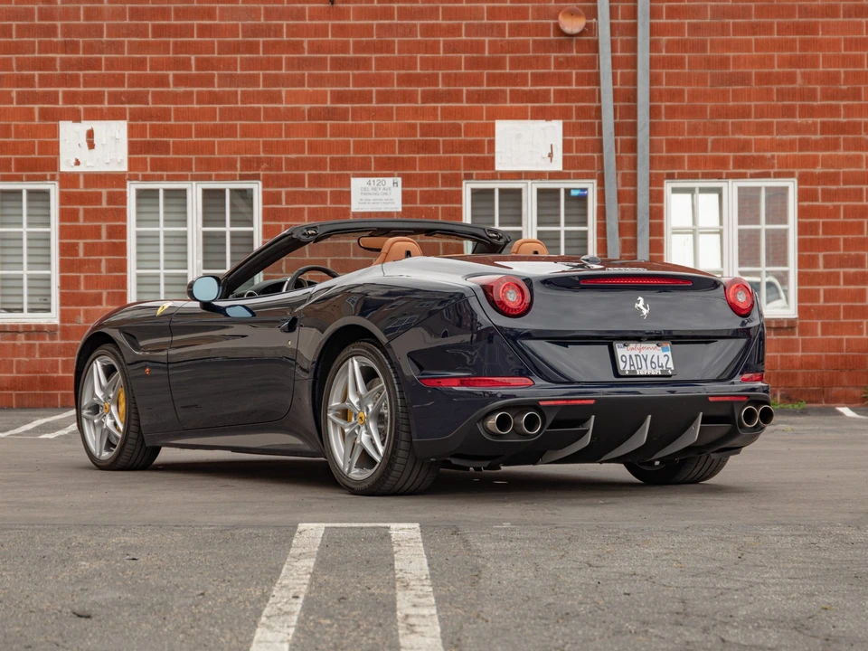 2017 Ferrari California T - Image 17 of 31