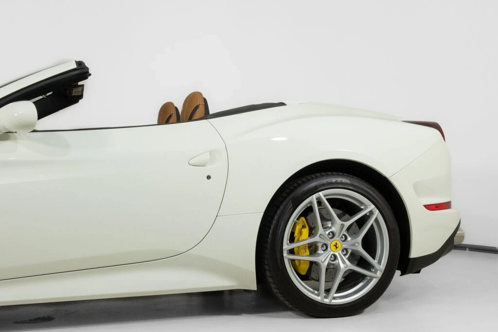 2017 Ferrari California T - Image 16 of 21