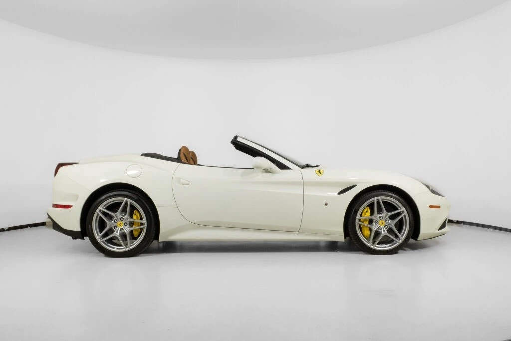 2017 Ferrari California T - Image 10 of 21