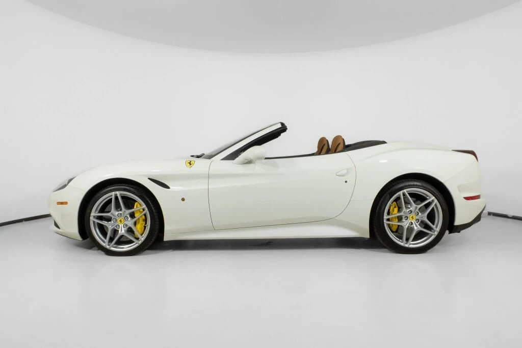2017 Ferrari California T - Image 3 of 21