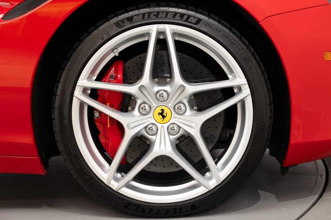 2017 Ferrari California T - Image 23 of 31