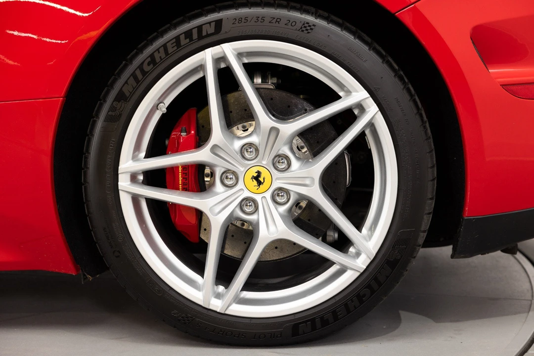2017 Ferrari California T - Image 22 of 31