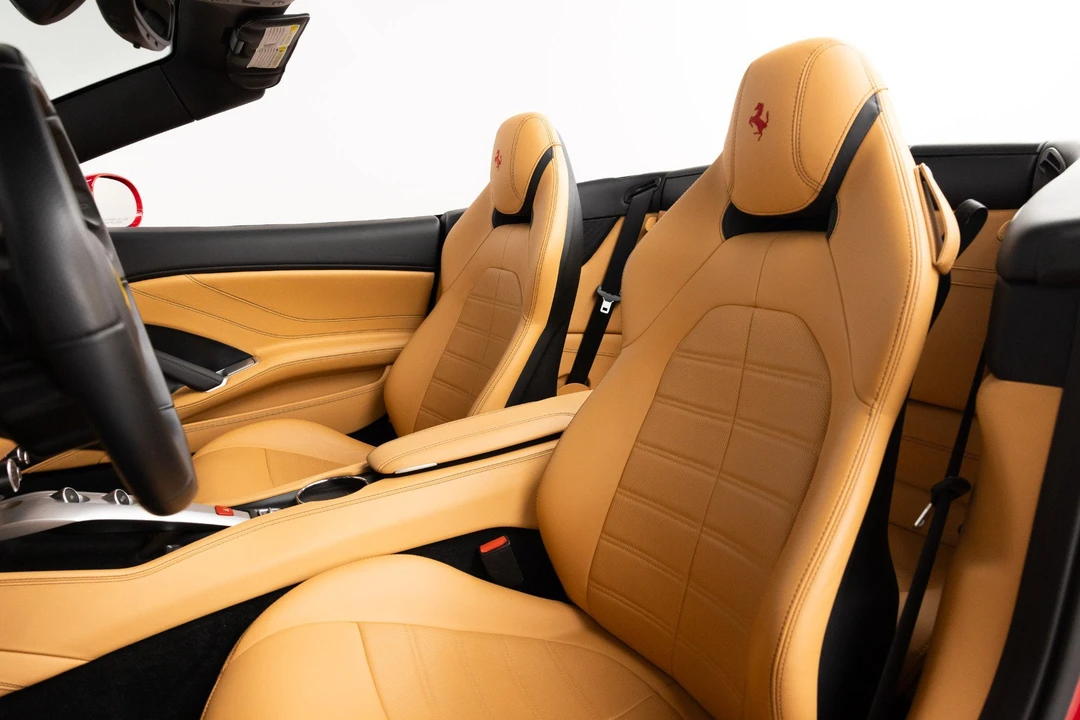 2017 Ferrari California T - Image 3 of 31