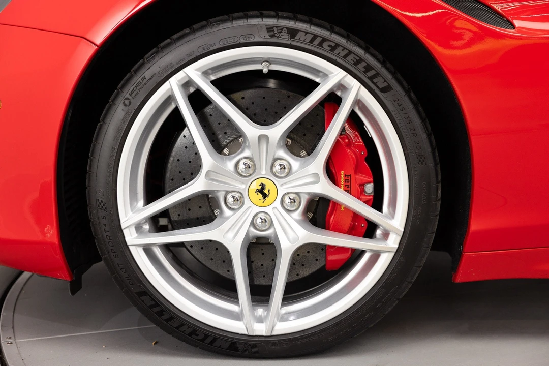 2017 Ferrari California T - Image 21 of 31