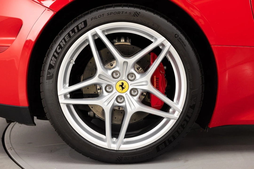 2017 Ferrari California T - Image 24 of 31