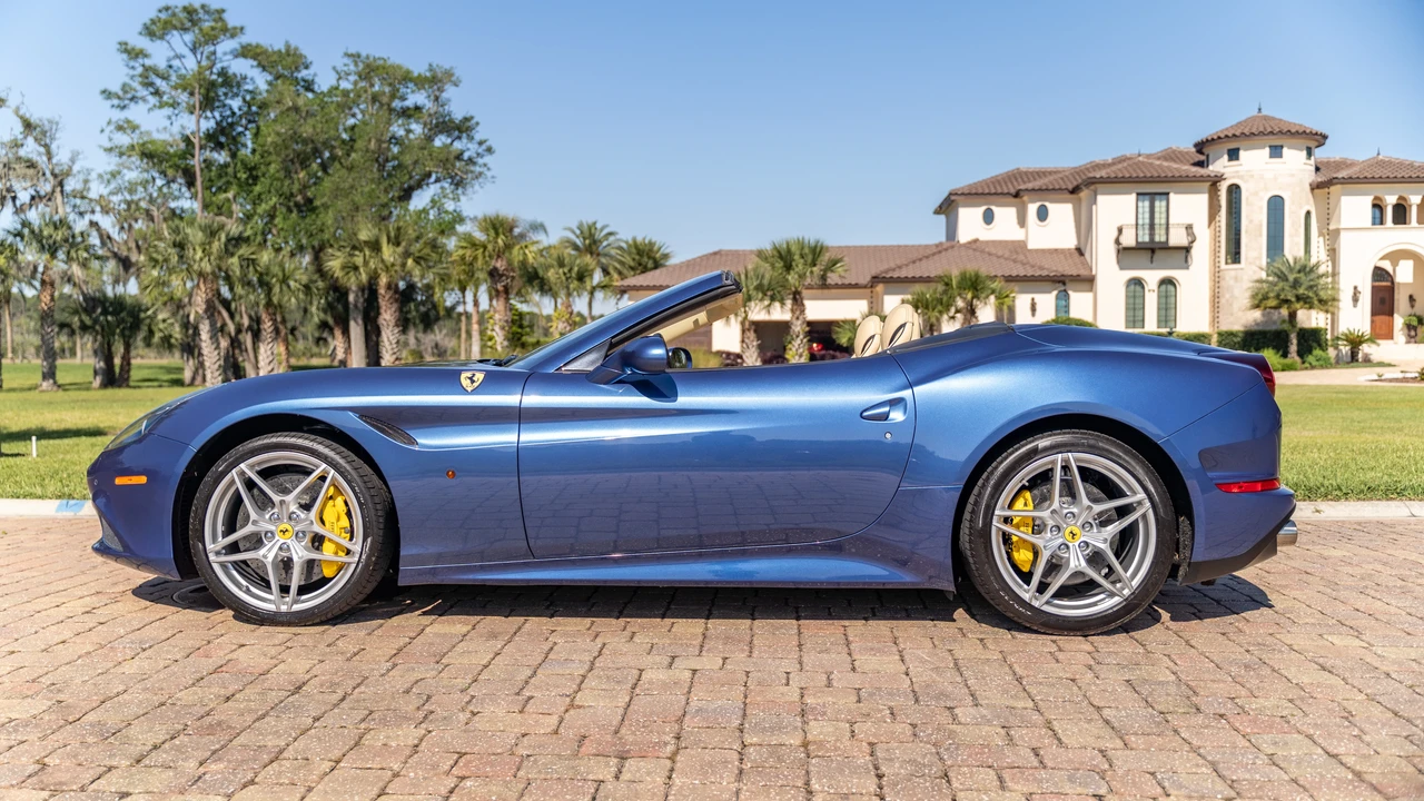 2017 Ferrari California T - Image 17 of 31