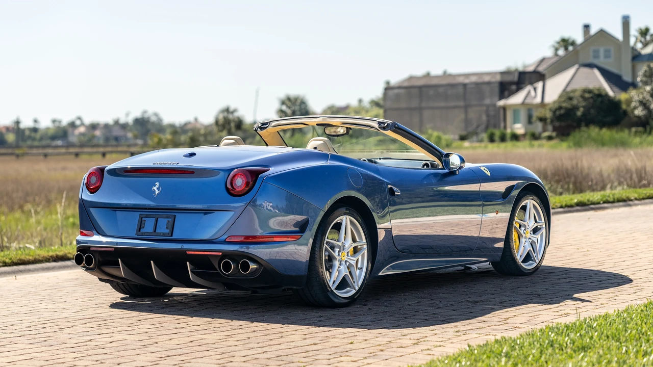2017 Ferrari California T - Image 14 of 31