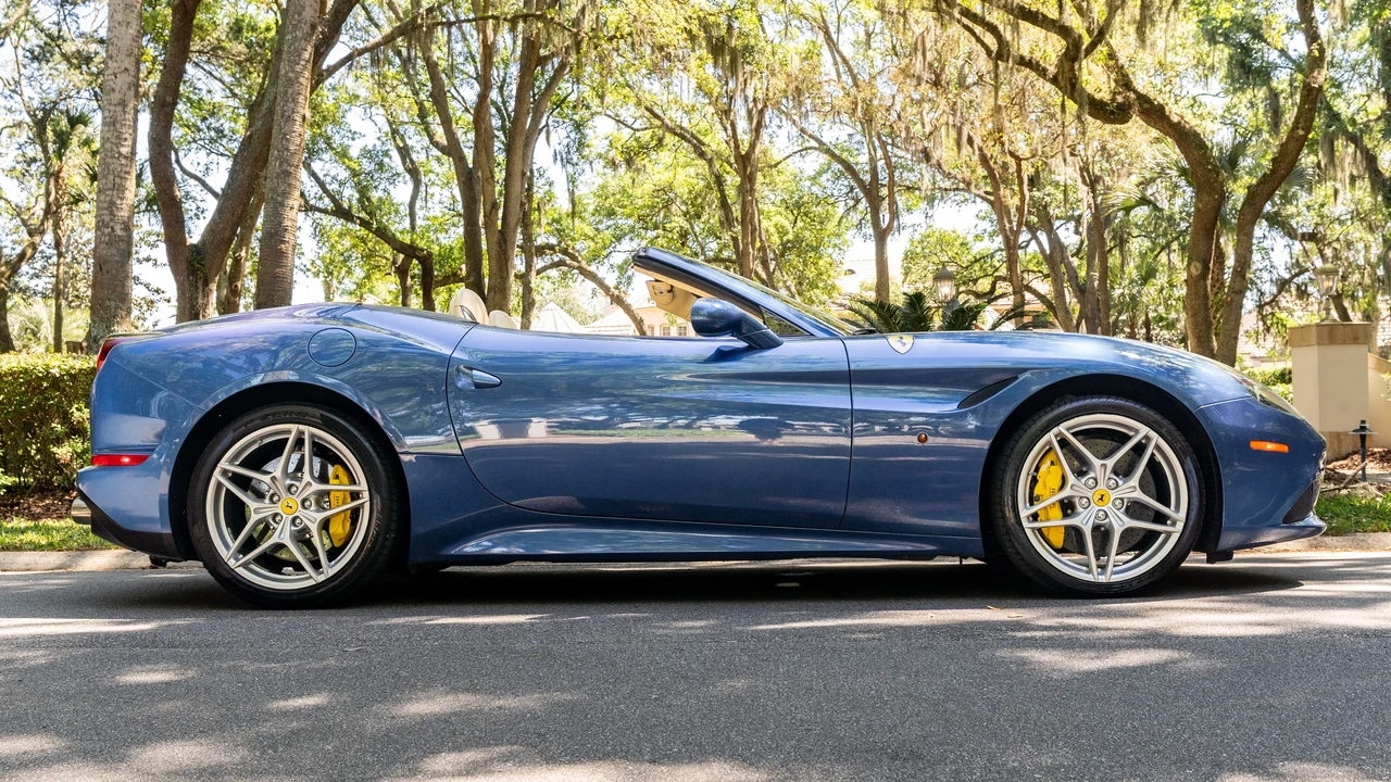2017 Ferrari California T - Image 13 of 31