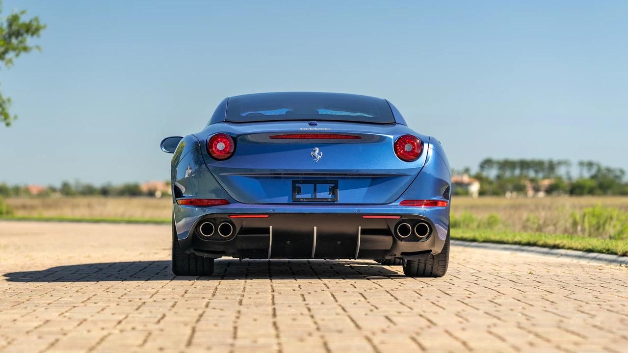 2017 Ferrari California T - Image 7 of 31