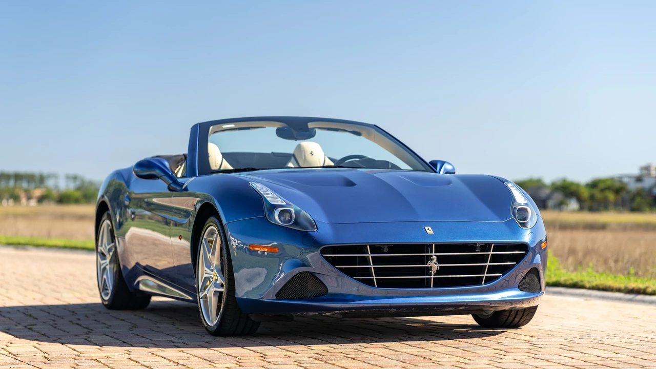 2017 Ferrari California T - Image 12 of 31