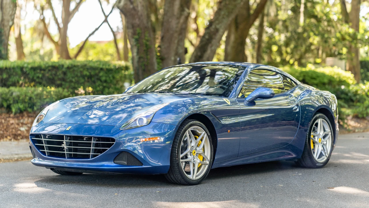 2017 Ferrari California T - Image 2 of 31