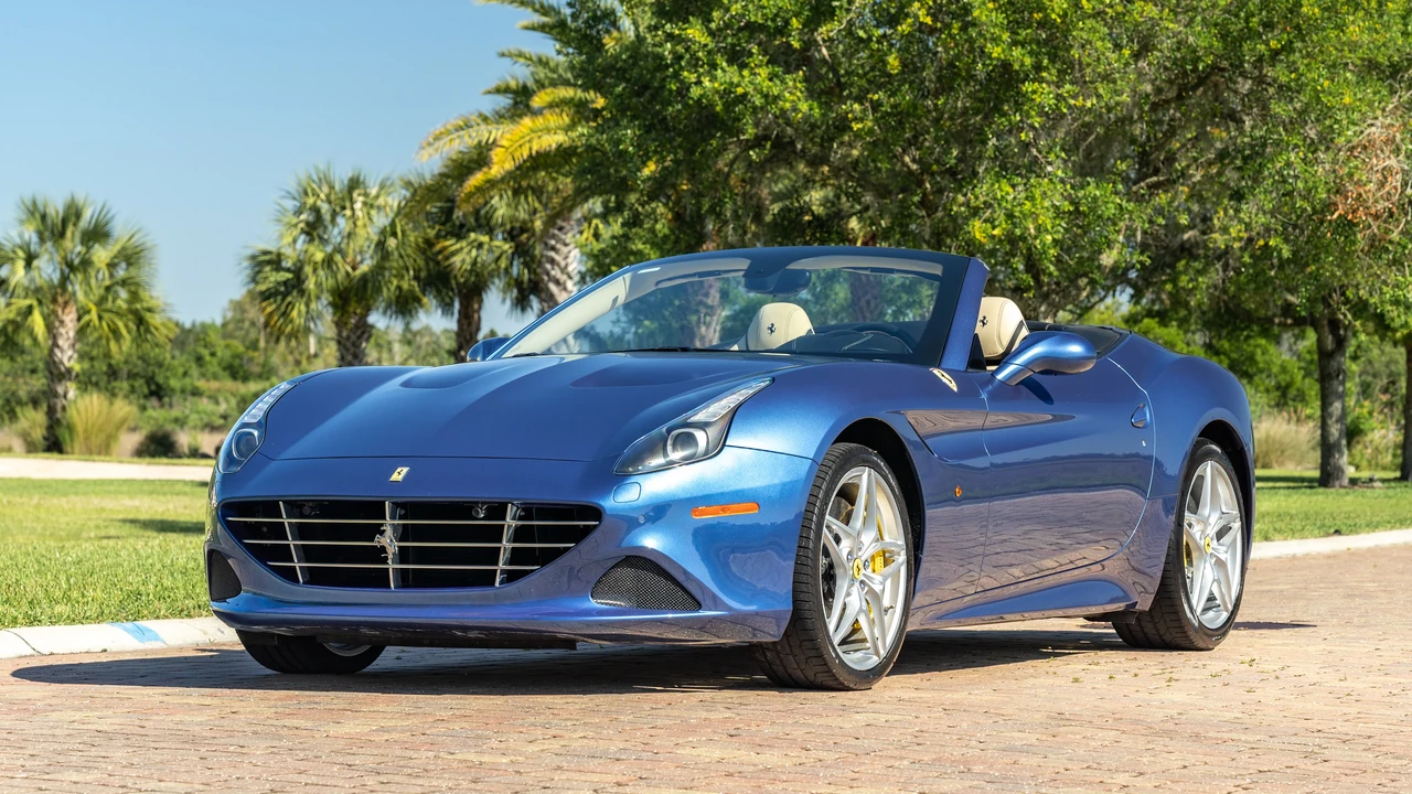 2017 Ferrari California T - Image 10 of 31