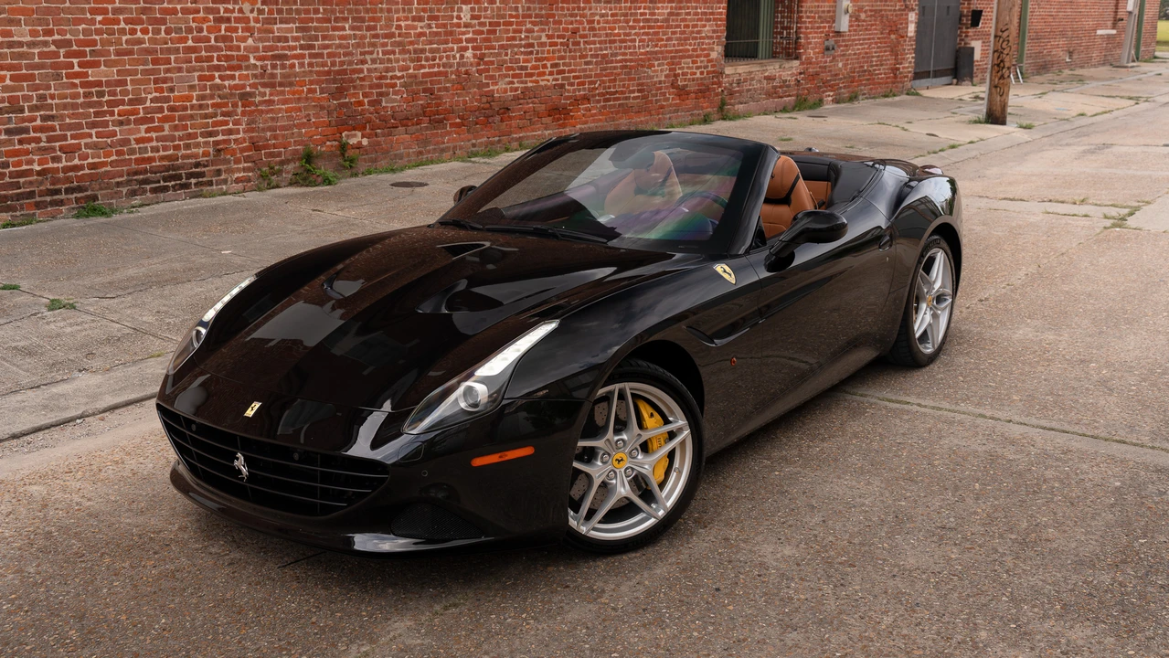 2017 Ferrari California T - Image 2 of 31