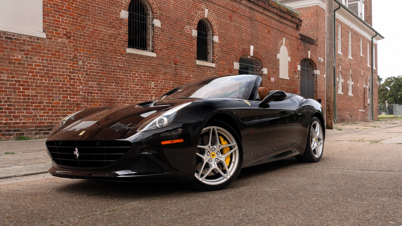 2017 Ferrari California T - Image 3 of 31