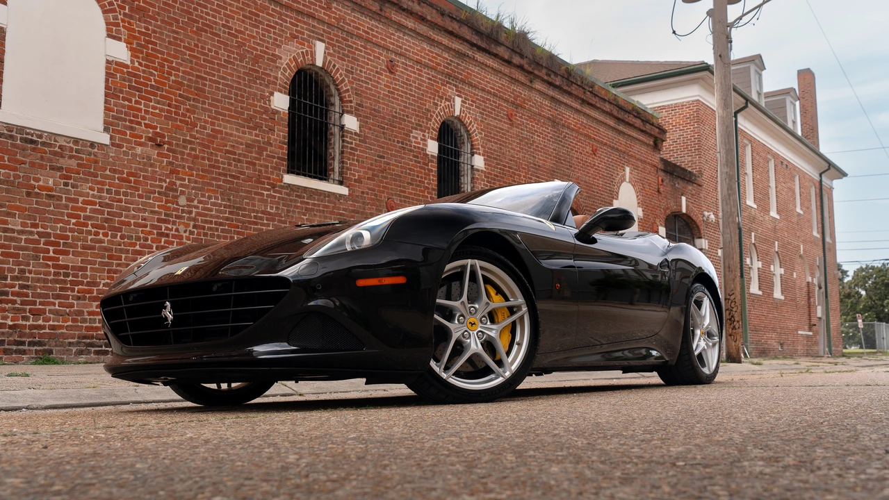 2017 Ferrari California T - Image 4 of 31
