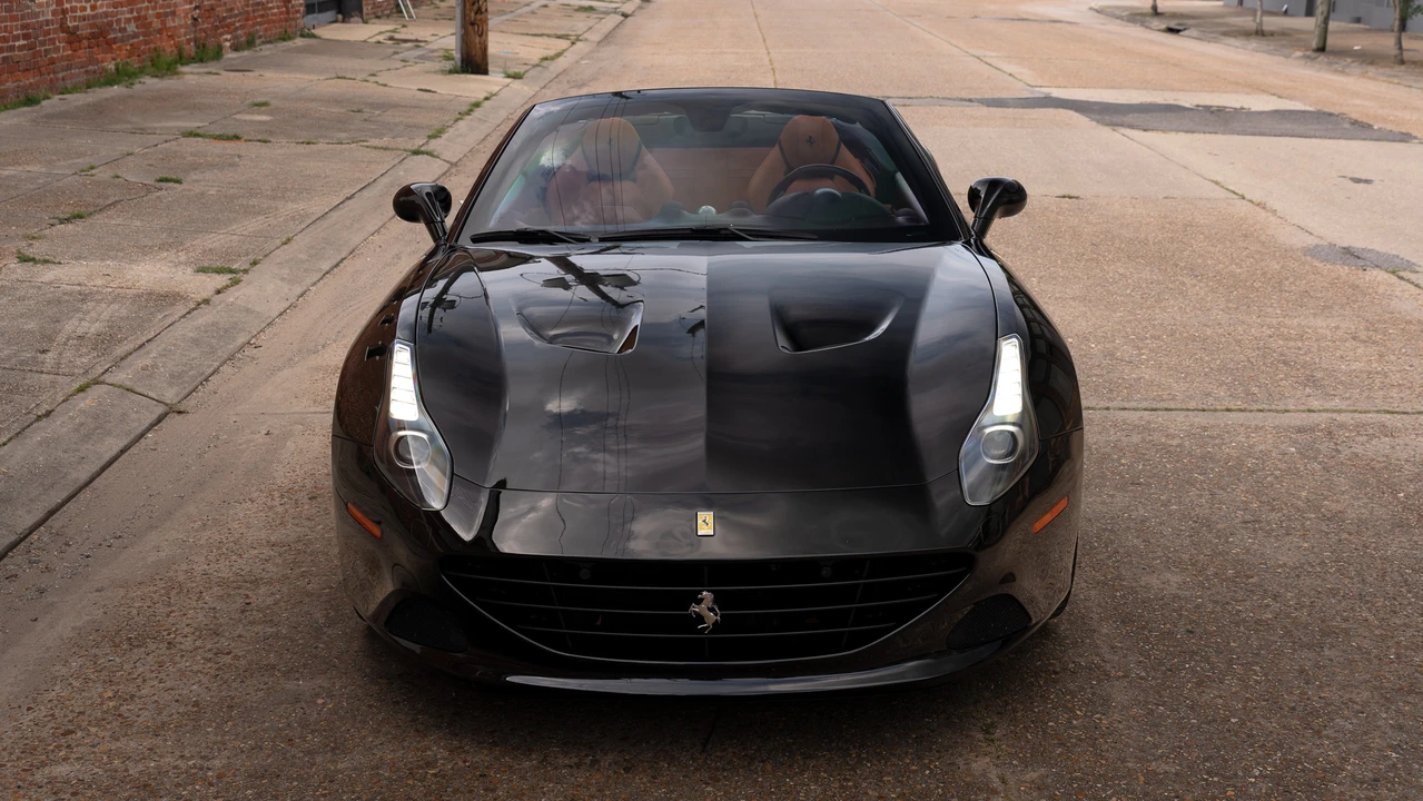 2017 Ferrari California T - Image 5 of 31