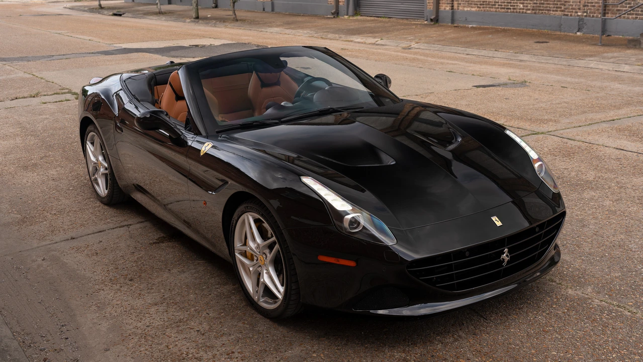 2017 Ferrari California T - Image 8 of 31