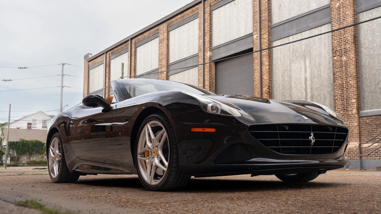 2017 Ferrari California T - Image 10 of 31