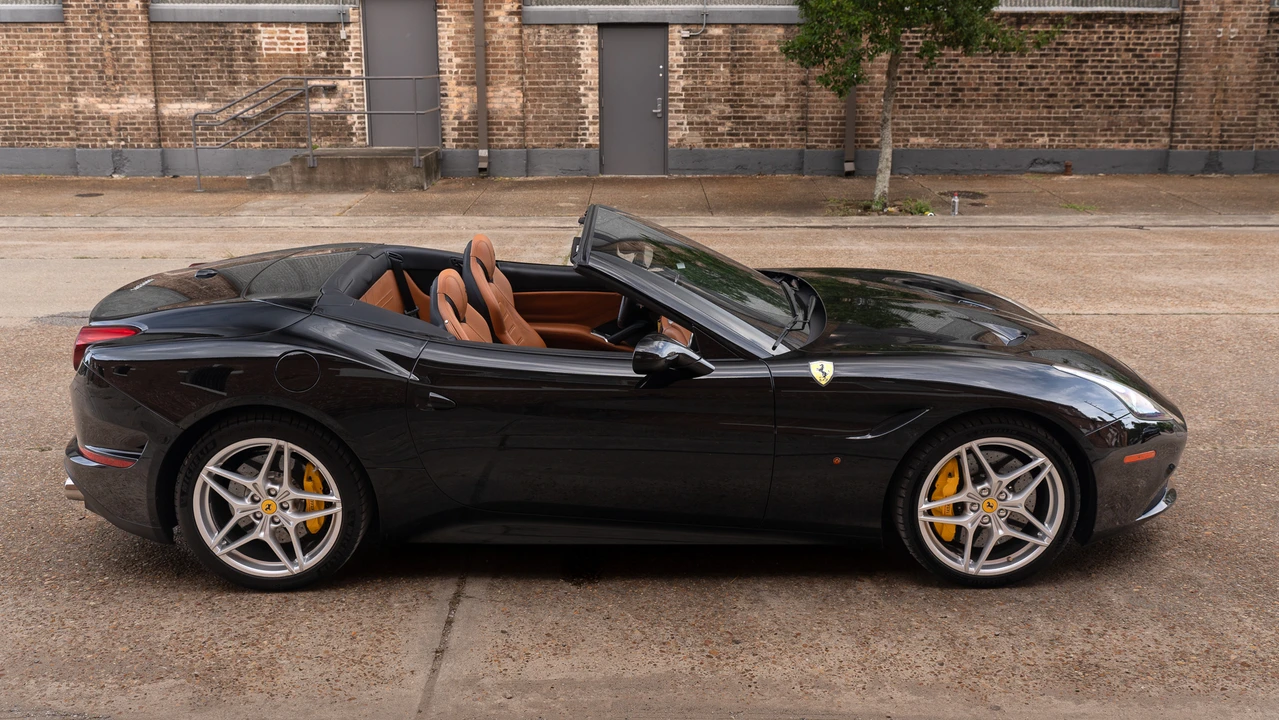 2017 Ferrari California T - Image 11 of 31