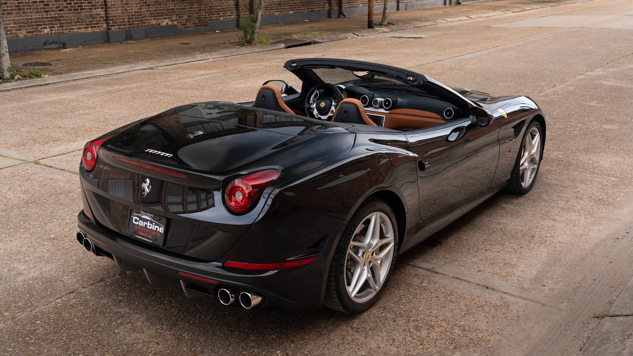 2017 Ferrari California T - Image 14 of 31