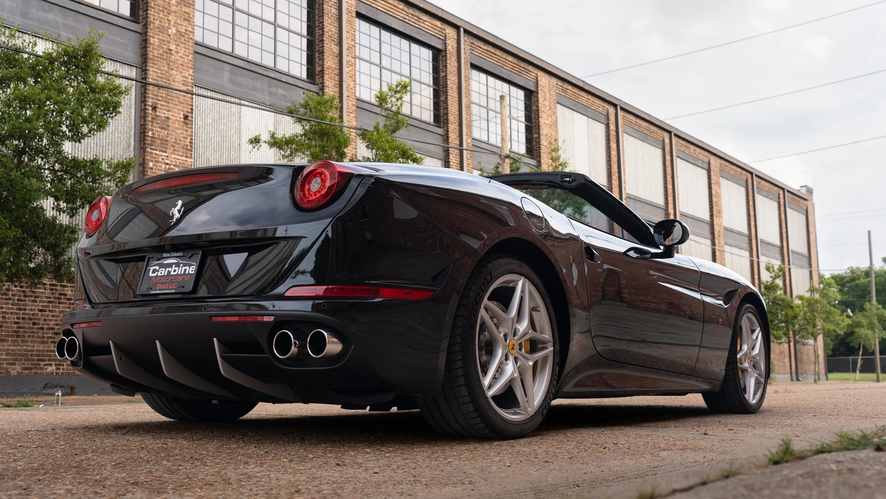 2017 Ferrari California T - Image 16 of 31
