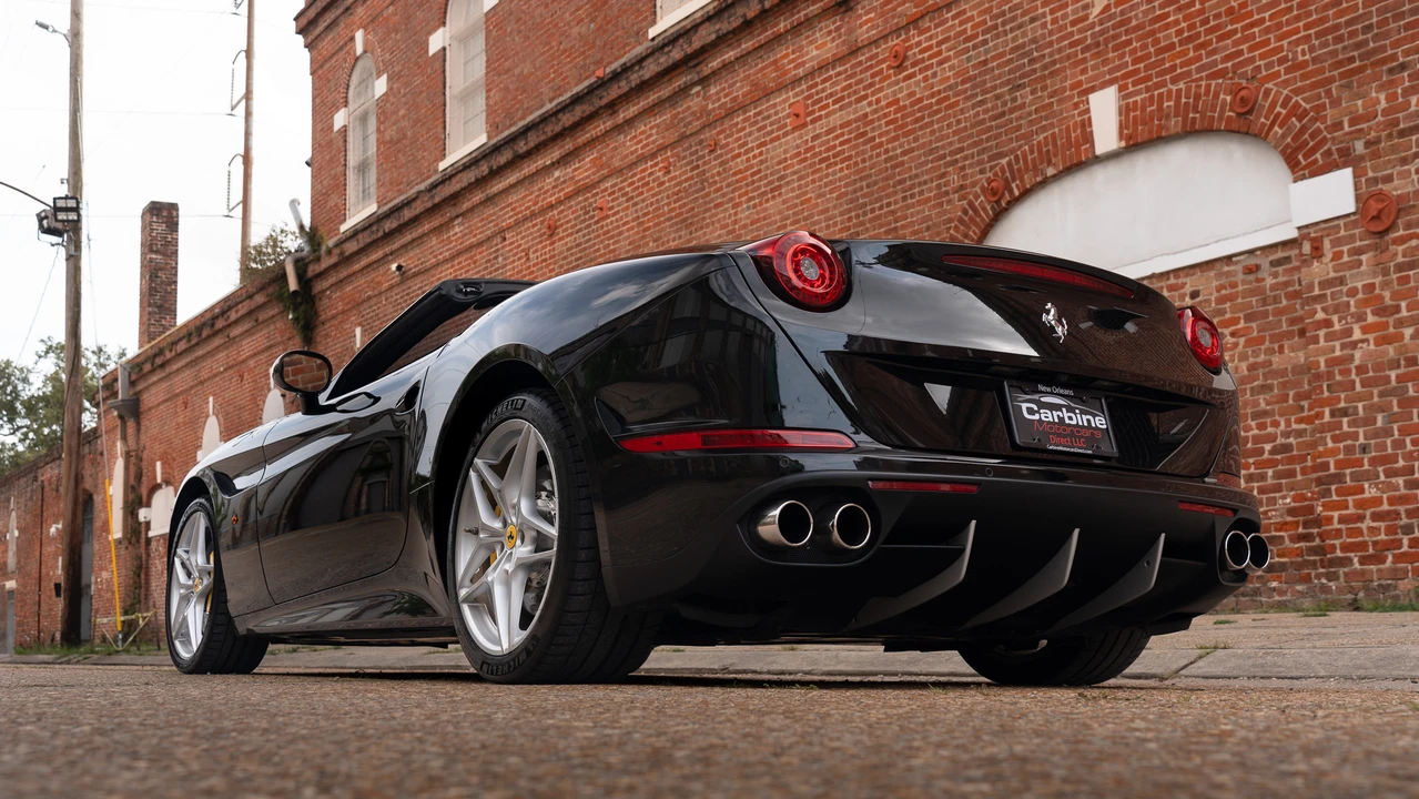 2017 Ferrari California T - Image 22 of 31