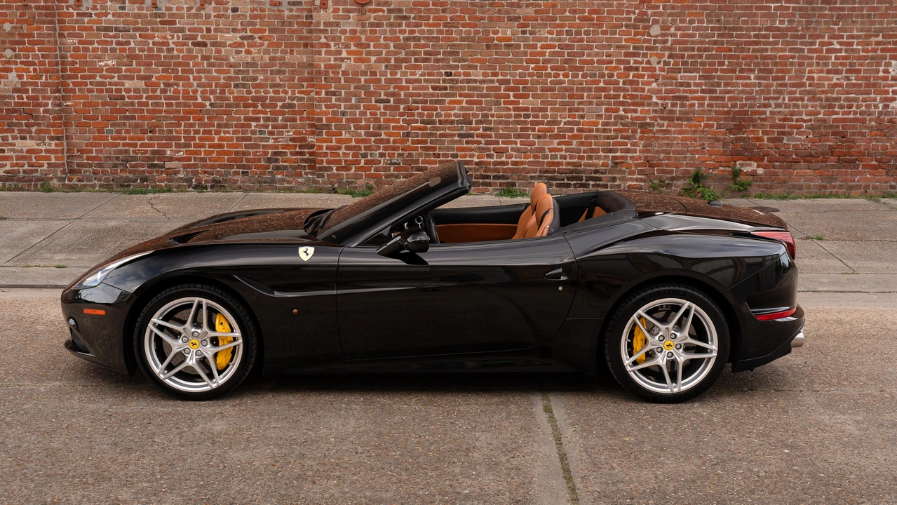 2017 Ferrari California T - Image 23 of 31