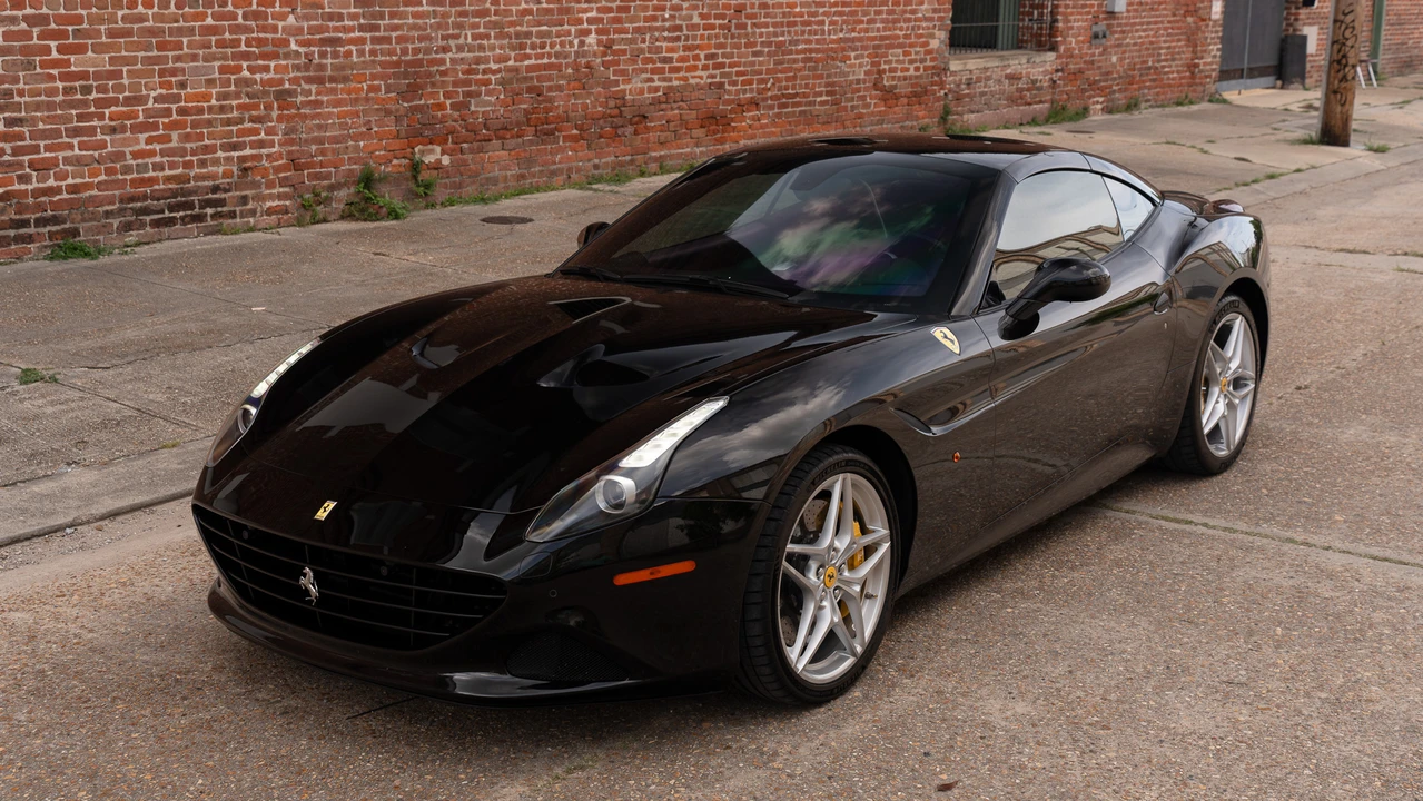 2017 Ferrari California T - Image 26 of 31