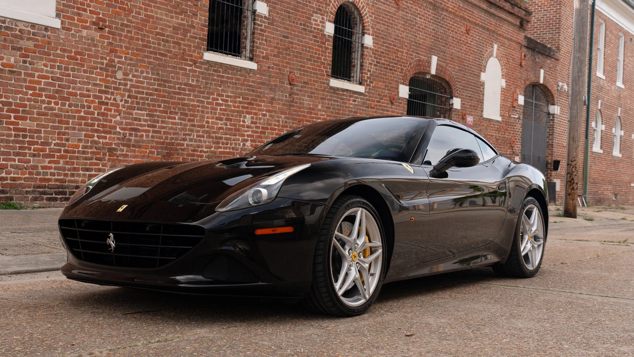 2017 Ferrari California T - Image 27 of 31