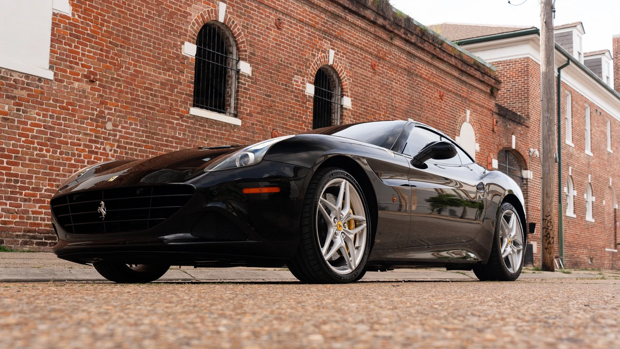 2017 Ferrari California T - Image 28 of 31