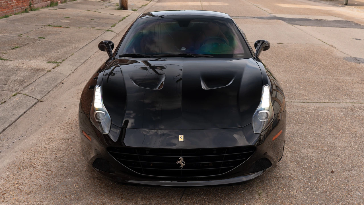 2017 Ferrari California T - Image 29 of 31