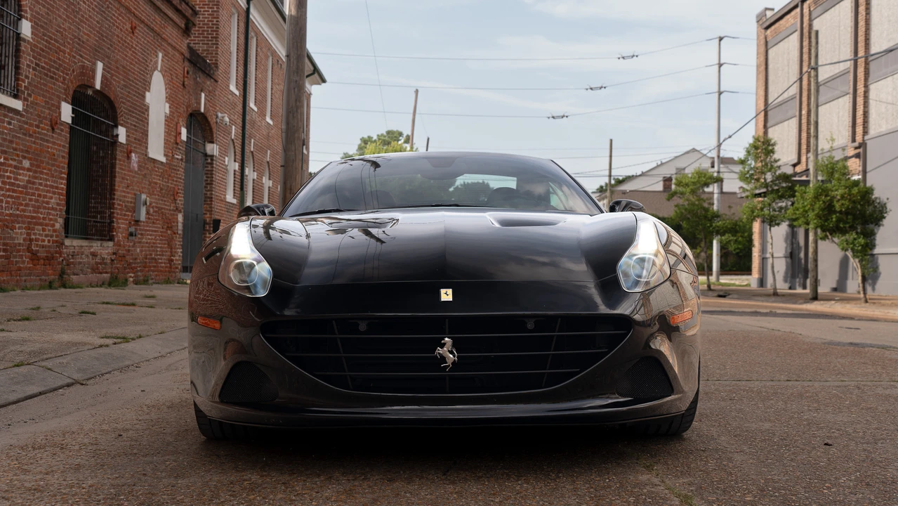 2017 Ferrari California T - Image 30 of 31