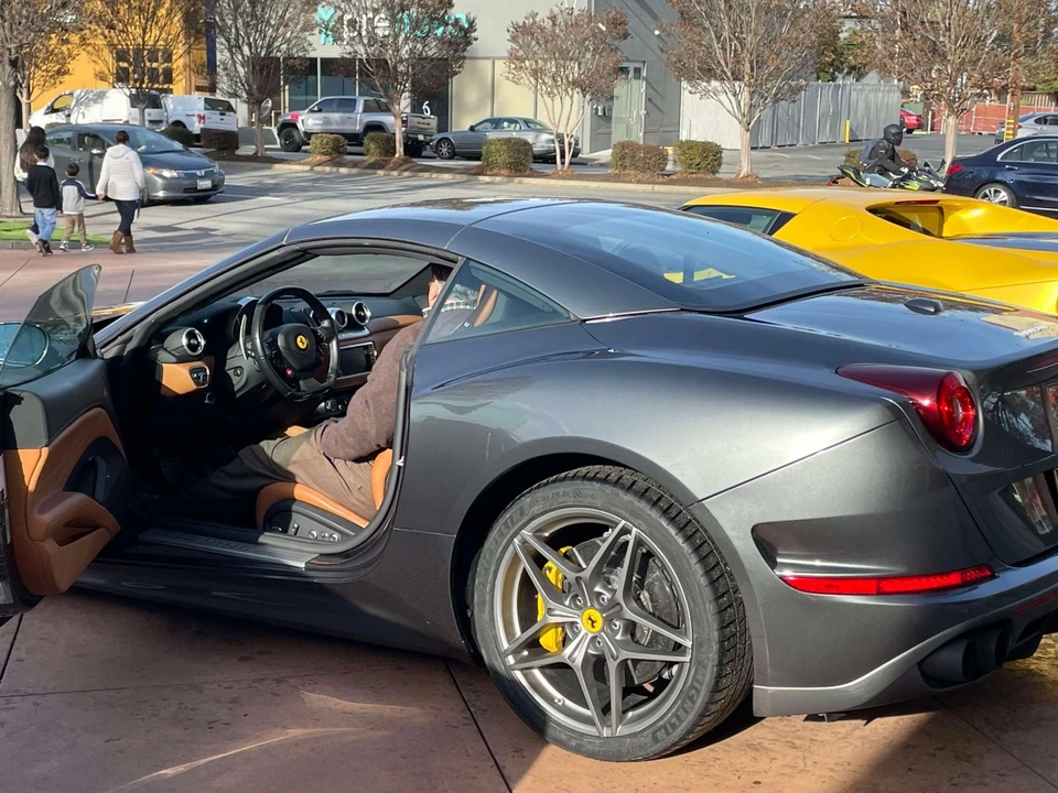 2017 Ferrari California T - Image 8 of 11