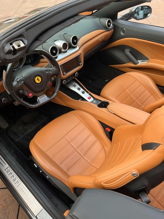 2017 Ferrari California T - Image 9 of 11