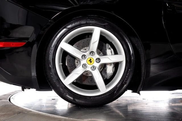 2017 Ferrari California T - Image 19 of 31