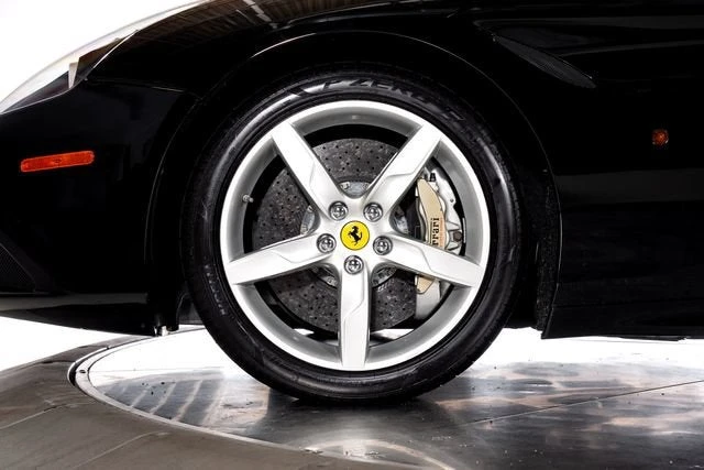 2017 Ferrari California T - Image 17 of 31