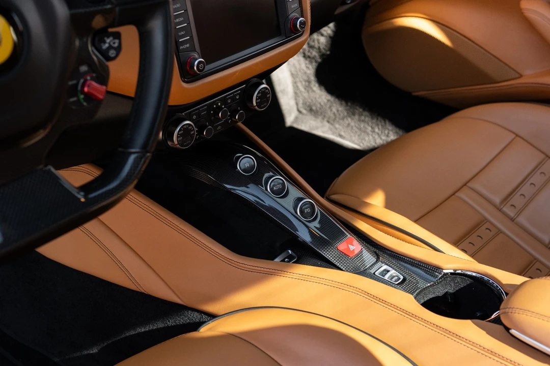 2017 Ferrari California T - Image 6 of 12