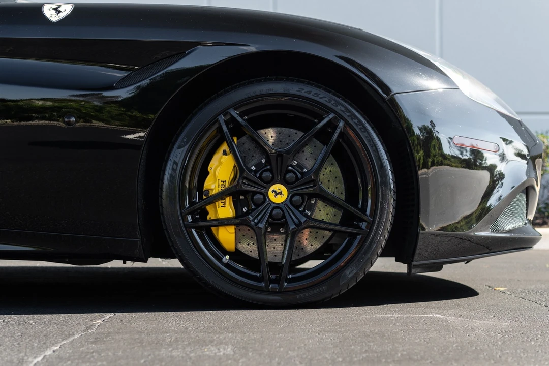 2017 Ferrari California T - Image 9 of 12