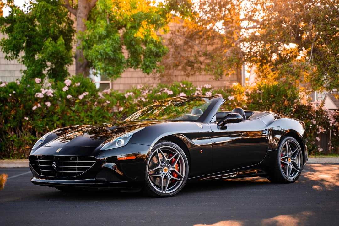 2017 Ferrari California T - Image 2 of 31