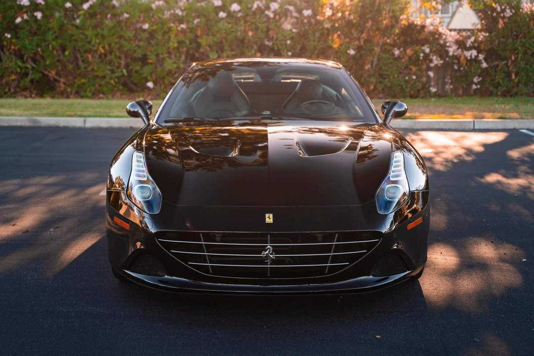2017 Ferrari California T - Image 4 of 31