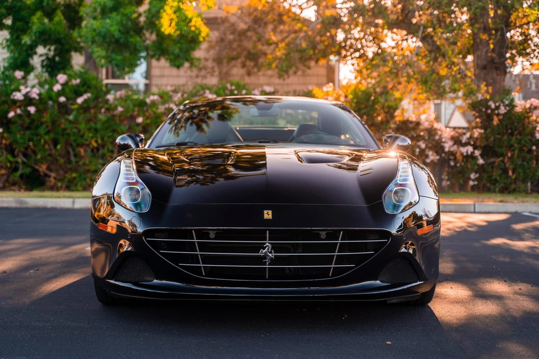 2017 Ferrari California T - Image 5 of 31