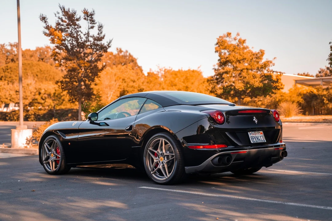 2017 Ferrari California T - Image 9 of 31