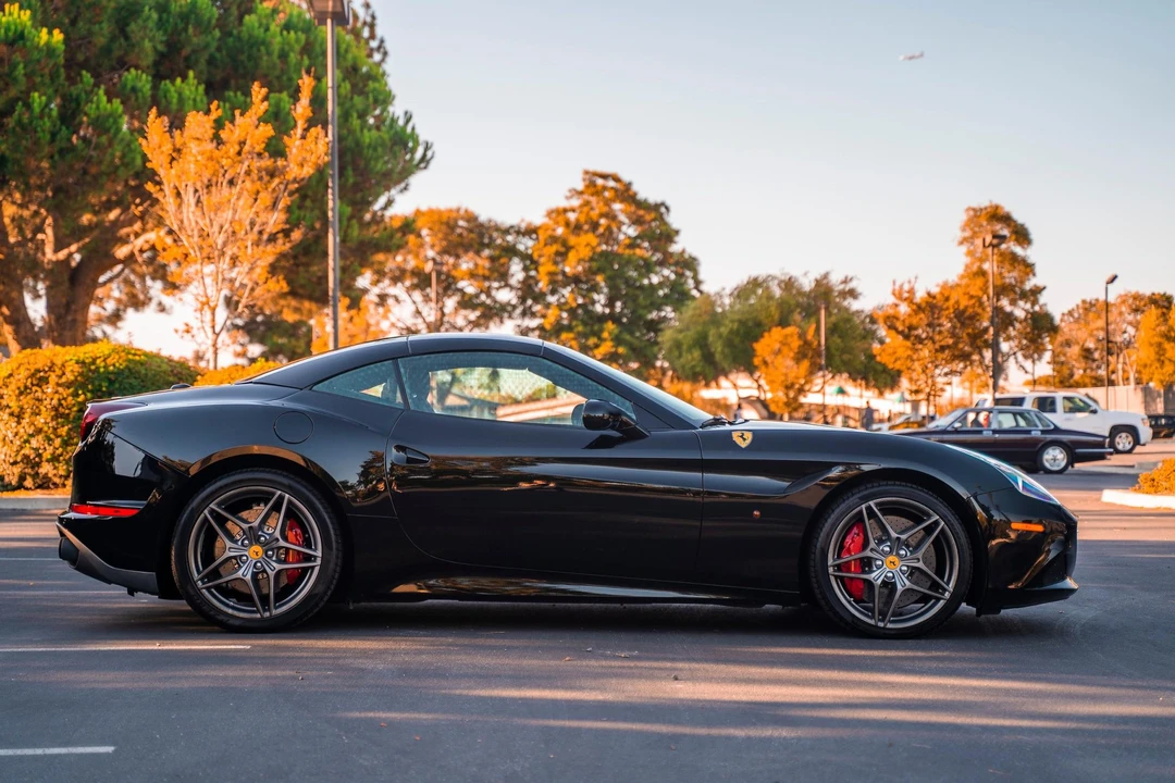 2017 Ferrari California T - Image 12 of 31