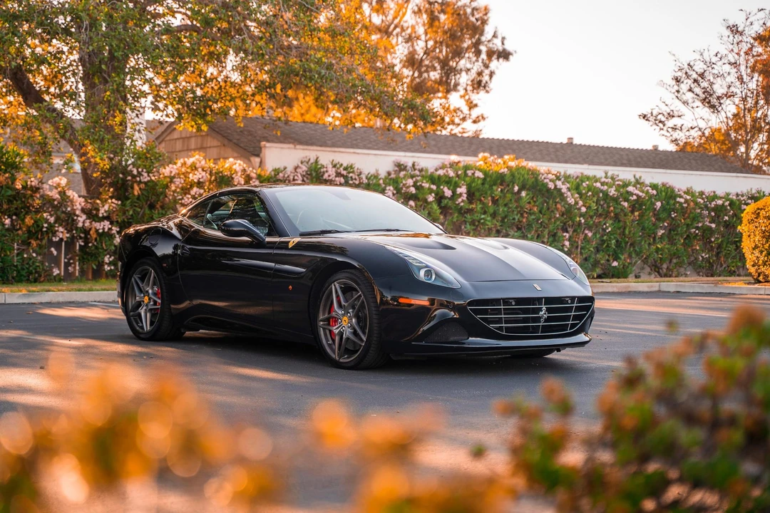 2017 Ferrari California T - Image 14 of 31