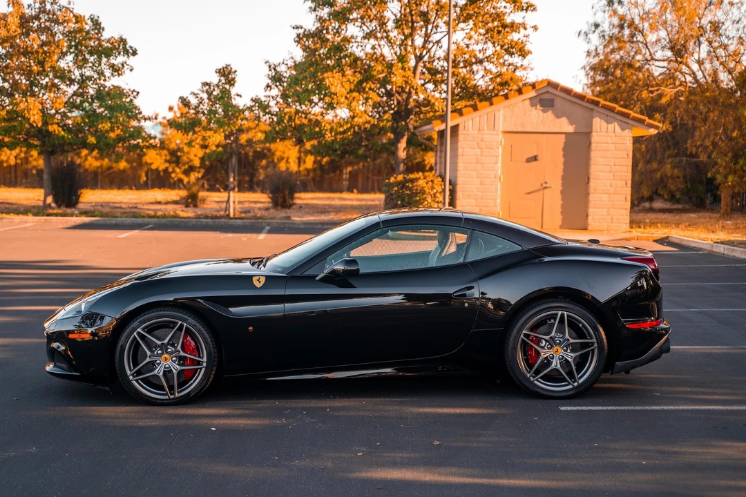 2017 Ferrari California T - Image 15 of 31